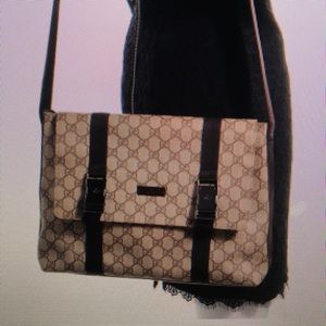 👜Authentic Gucci Large Monogram 👜